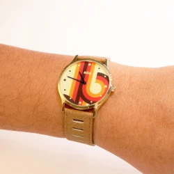 Portée Face 1 - Montre Écoresponsable eHo - Sixties -  Maron Boucle