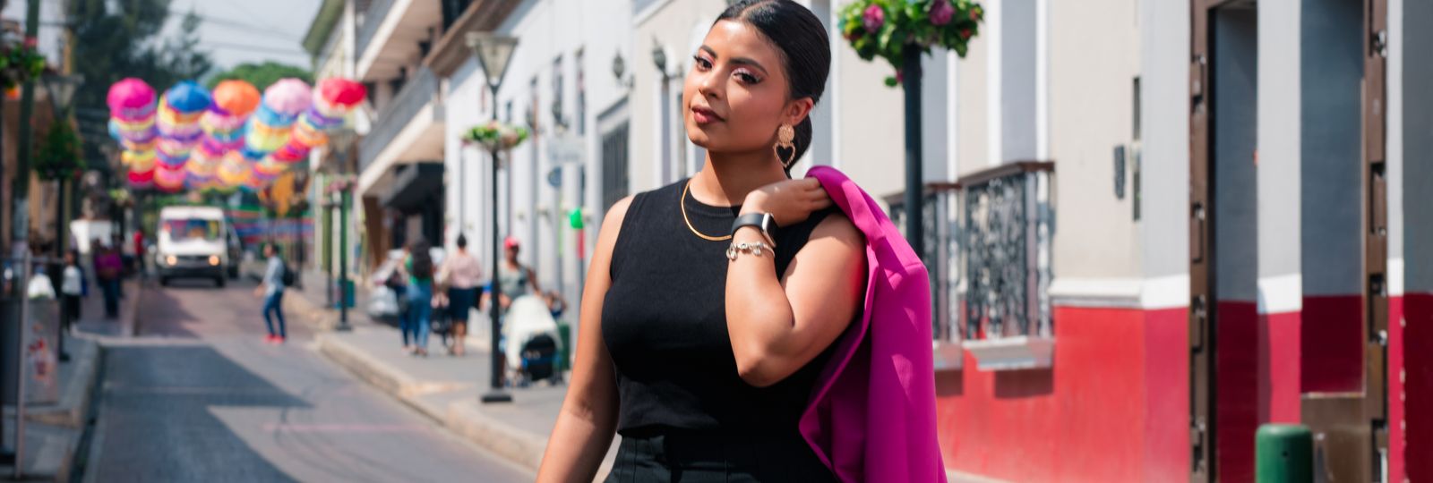 Montre originale femme — femme tendance urbaine, sac coloré