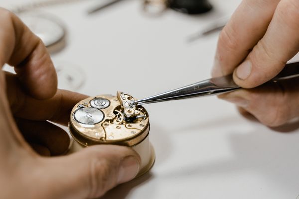 Une montre mécanique se répare-t-elle indéfiniment ?